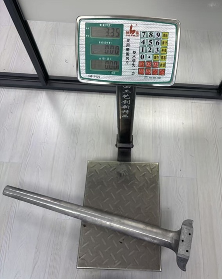 the weight of the table leg