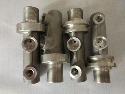22, un corp de cilindri din aluminiu complet după prelucrarea CNC