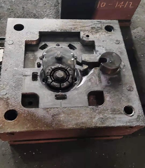 the gearmotor mold-3