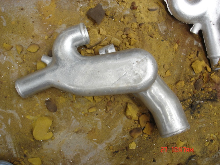 Castings ásperos del colector de admisión después de DEBURRS-1