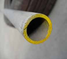 Taglia il tubo in pezzi