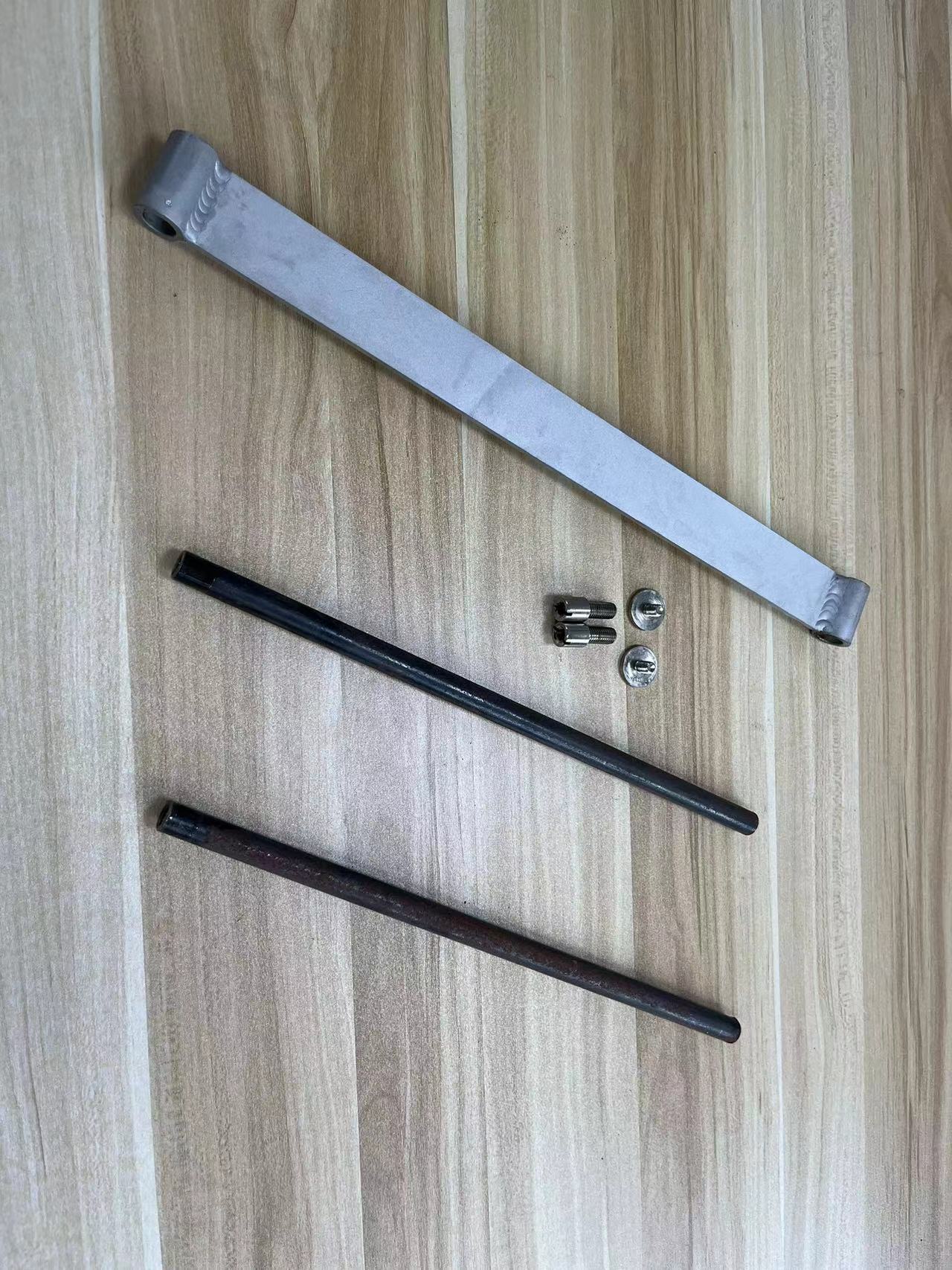 nogi i wsparcie w kawiarni