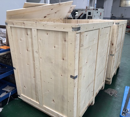 木製の場合に詰め込まれています