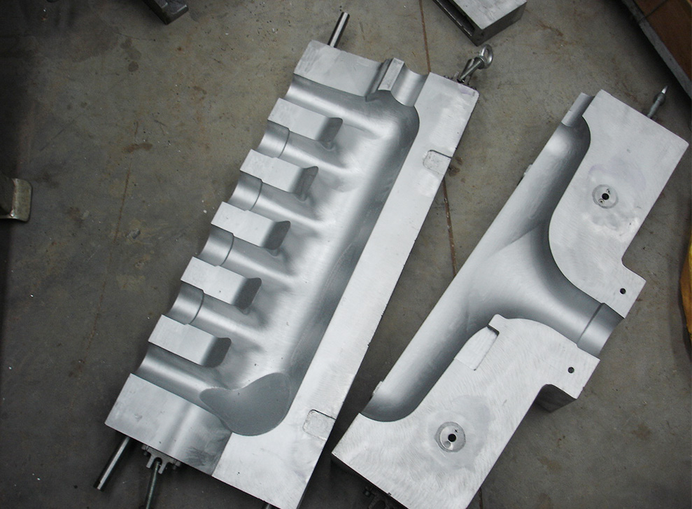 1_0013_3-mould intake1